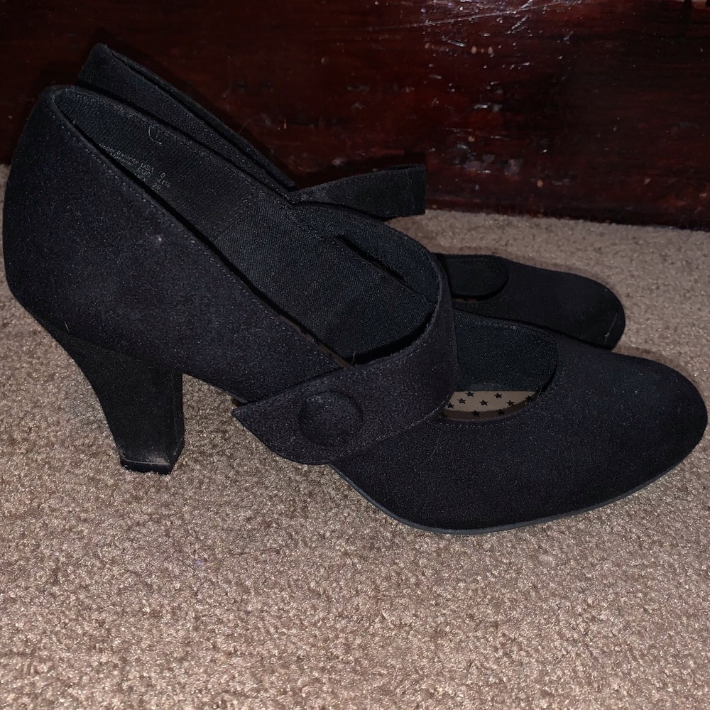 Black American Eagle Mary Jane Pumps